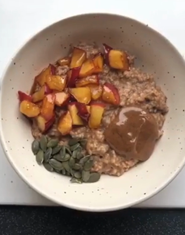 Caramelised apple oatmeal recipe – Hilltop Honey