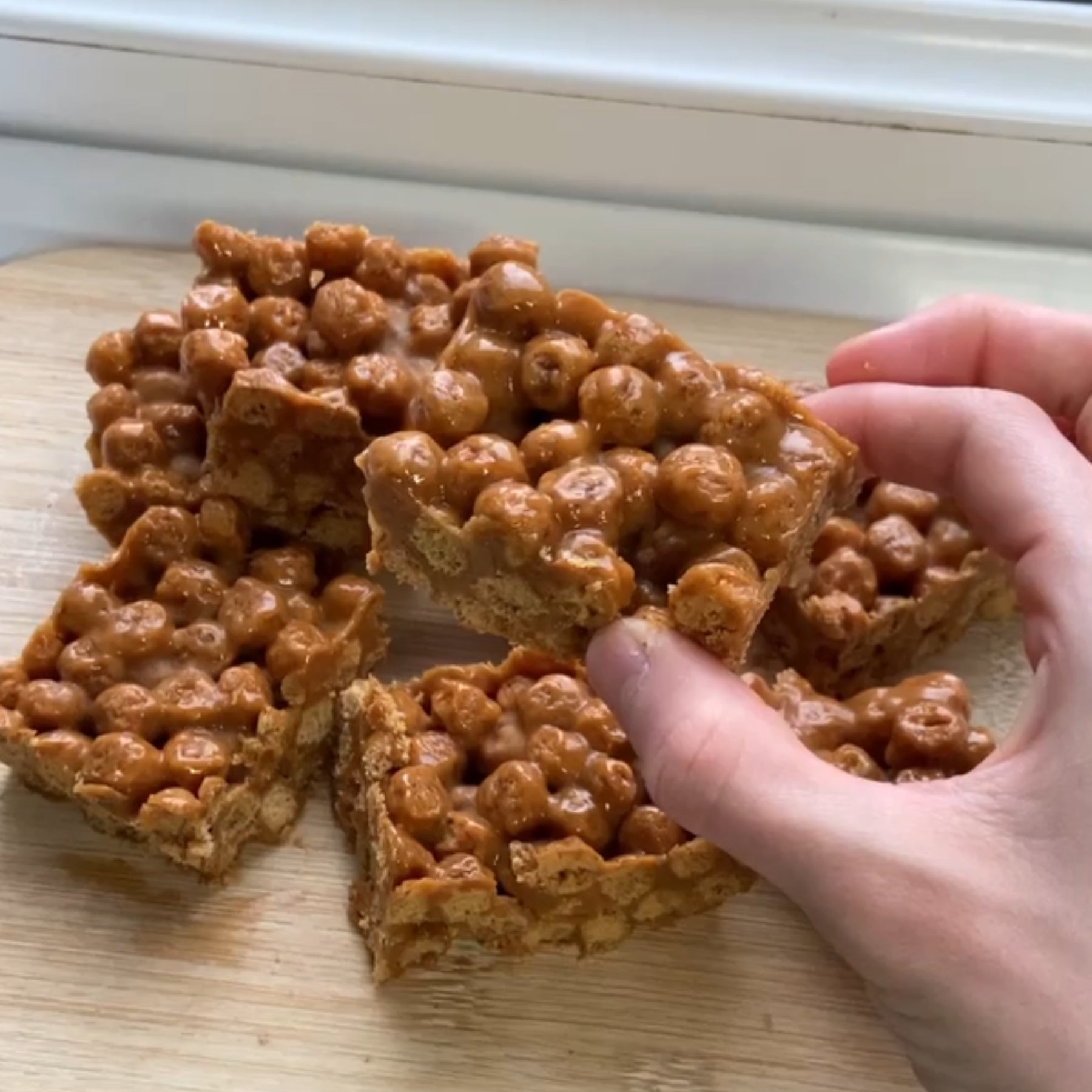 Hilltop-PB-Caramel-Crunch-Cereal Bars