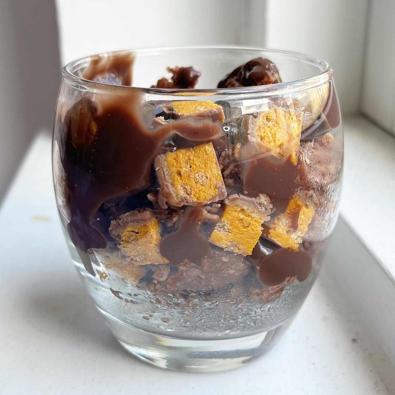 Hilltop-Chocolate-Honeycomb-Protein-Cake-Jar